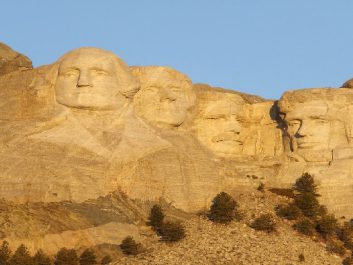mount-rushmore-718082_1280.jpg